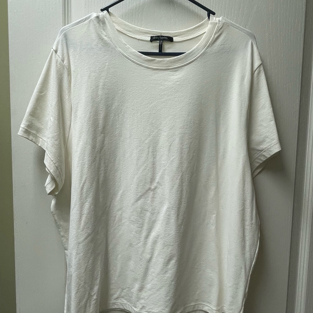 Daisy Fuentes White Short Sleeve Tee